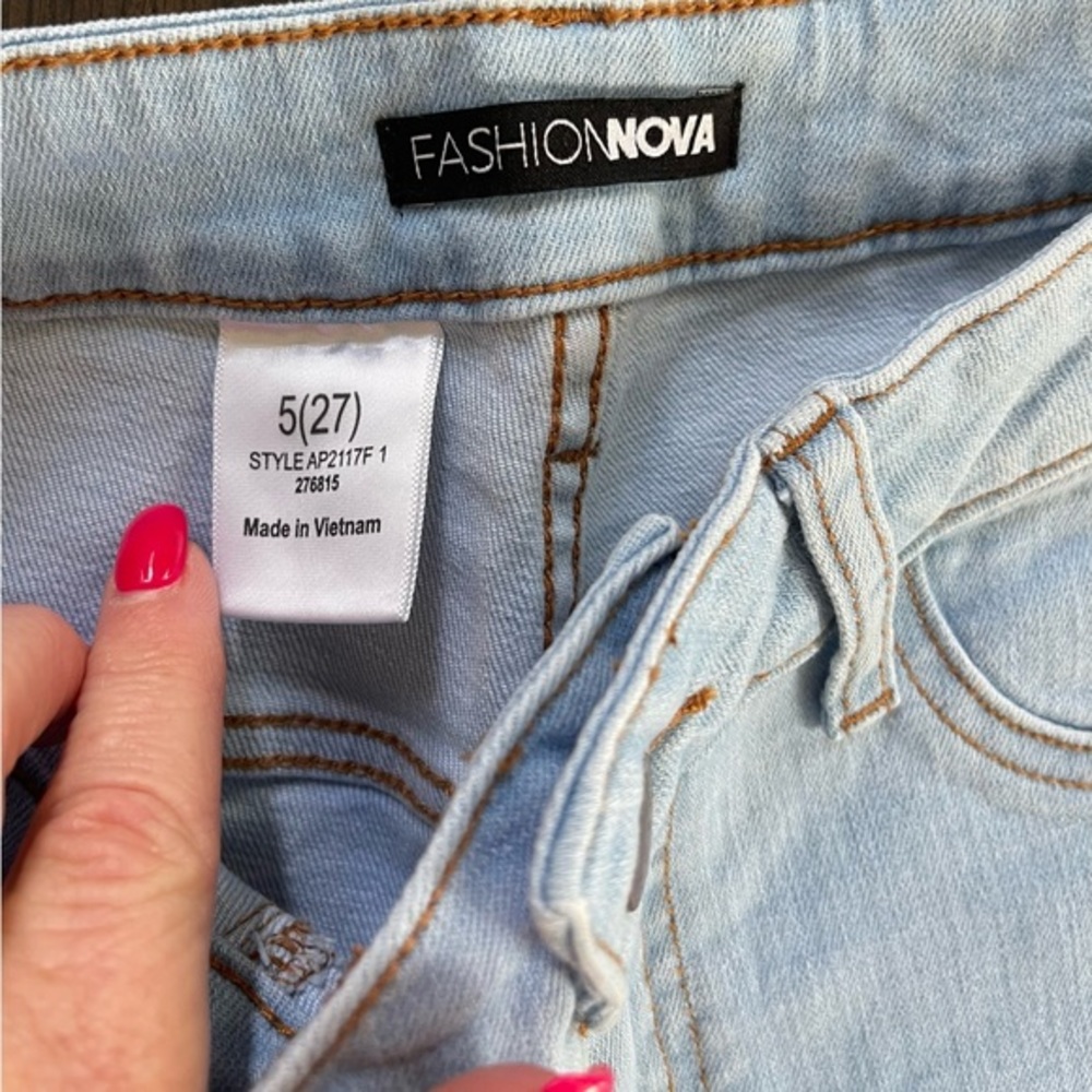Fashion Nova Catch a Tone‎ Flare Jeans - Picture 6 of 7